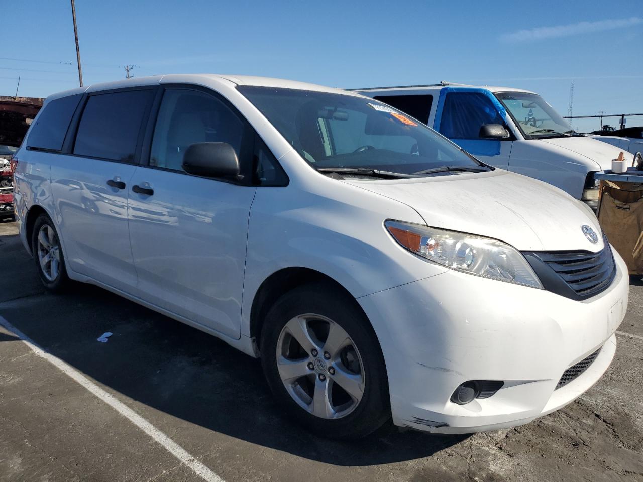 Photo 3 VIN: 5TDZK3DC8GS724498 - TOYOTA SIENNA 