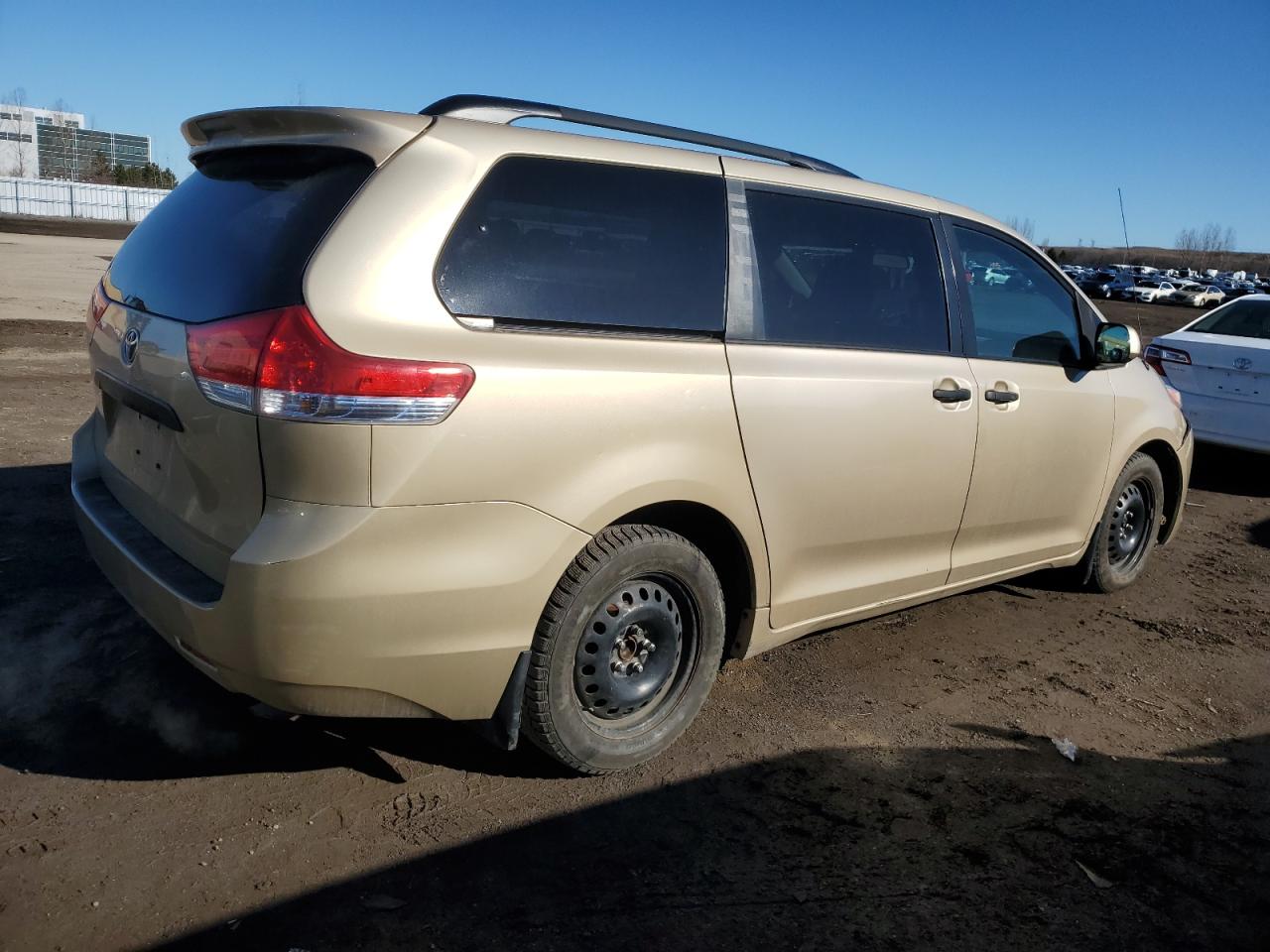 Photo 2 VIN: 5TDZK3DC9BS077358 - TOYOTA SIENNA 