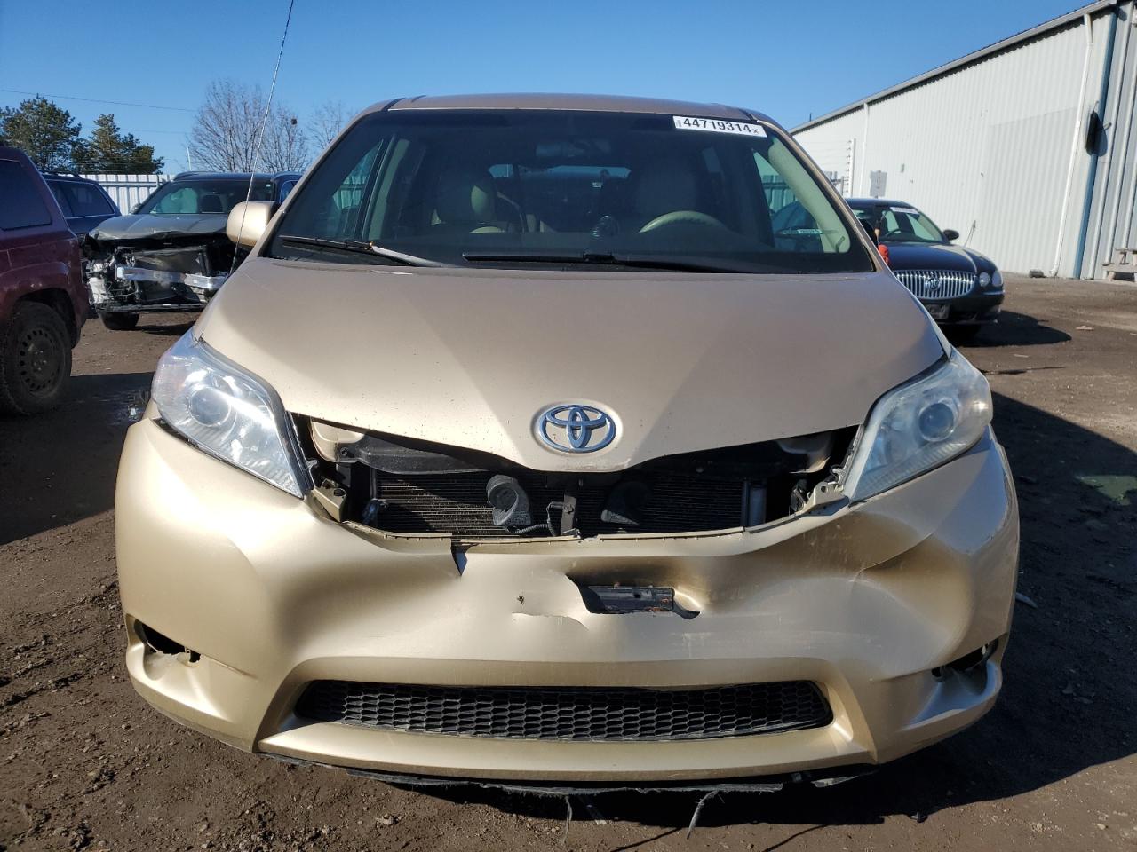 Photo 4 VIN: 5TDZK3DC9BS077358 - TOYOTA SIENNA 