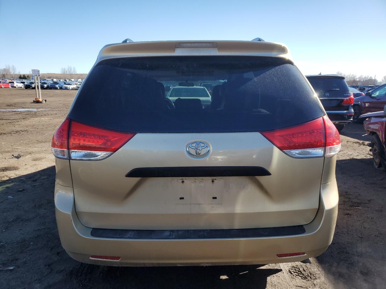 Photo 5 VIN: 5TDZK3DC9BS077358 - TOYOTA SIENNA 