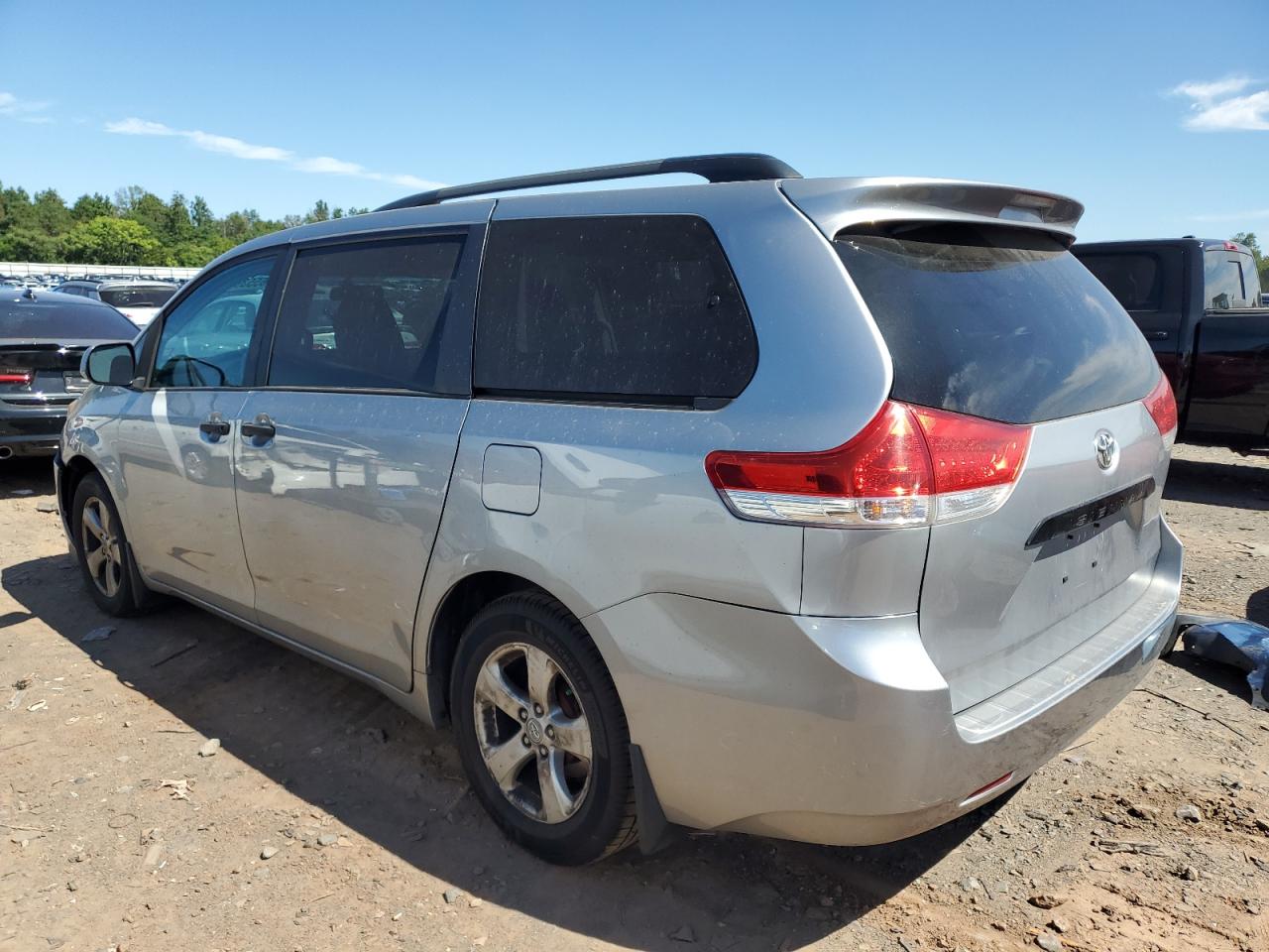 Photo 1 VIN: 5TDZK3DC9BS110021 - TOYOTA SIENNA 