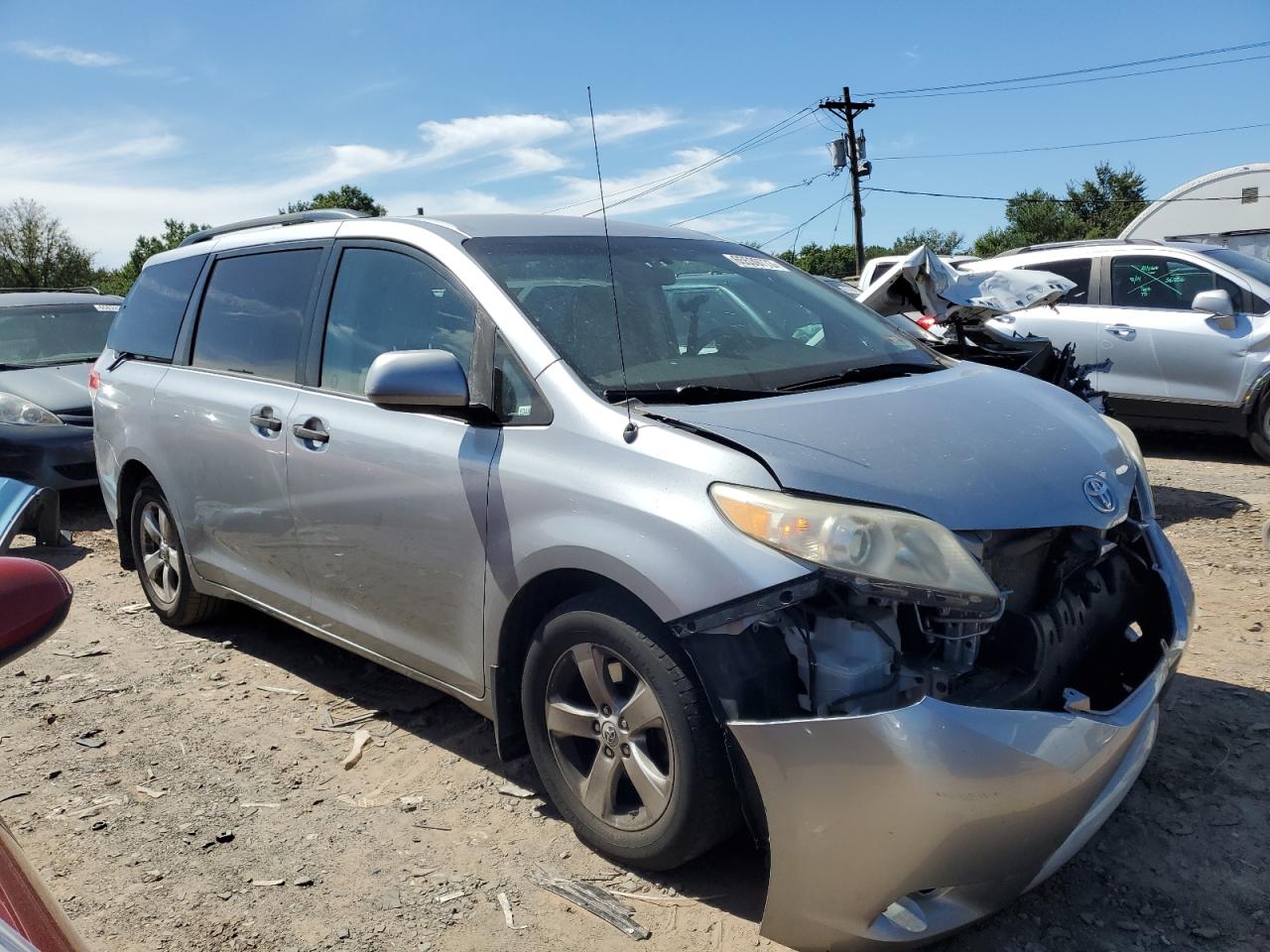 Photo 3 VIN: 5TDZK3DC9BS110021 - TOYOTA SIENNA 