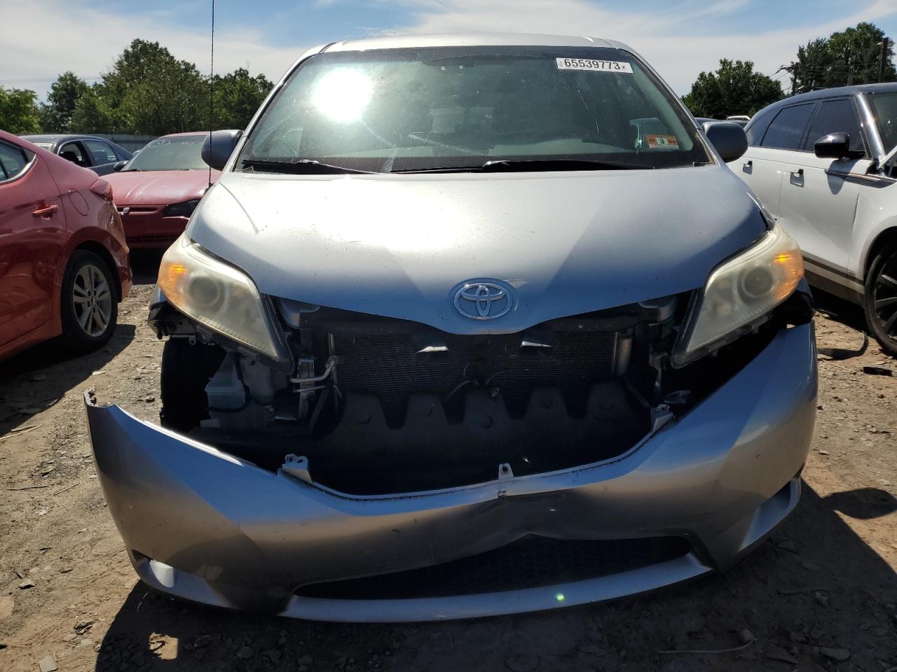 Photo 4 VIN: 5TDZK3DC9BS110021 - TOYOTA SIENNA 