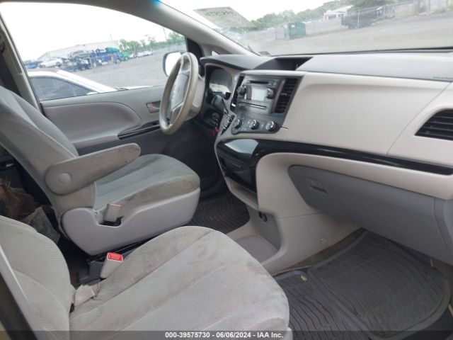 Photo 4 VIN: 5TDZK3DC9ES407231 - TOYOTA SIENNA 