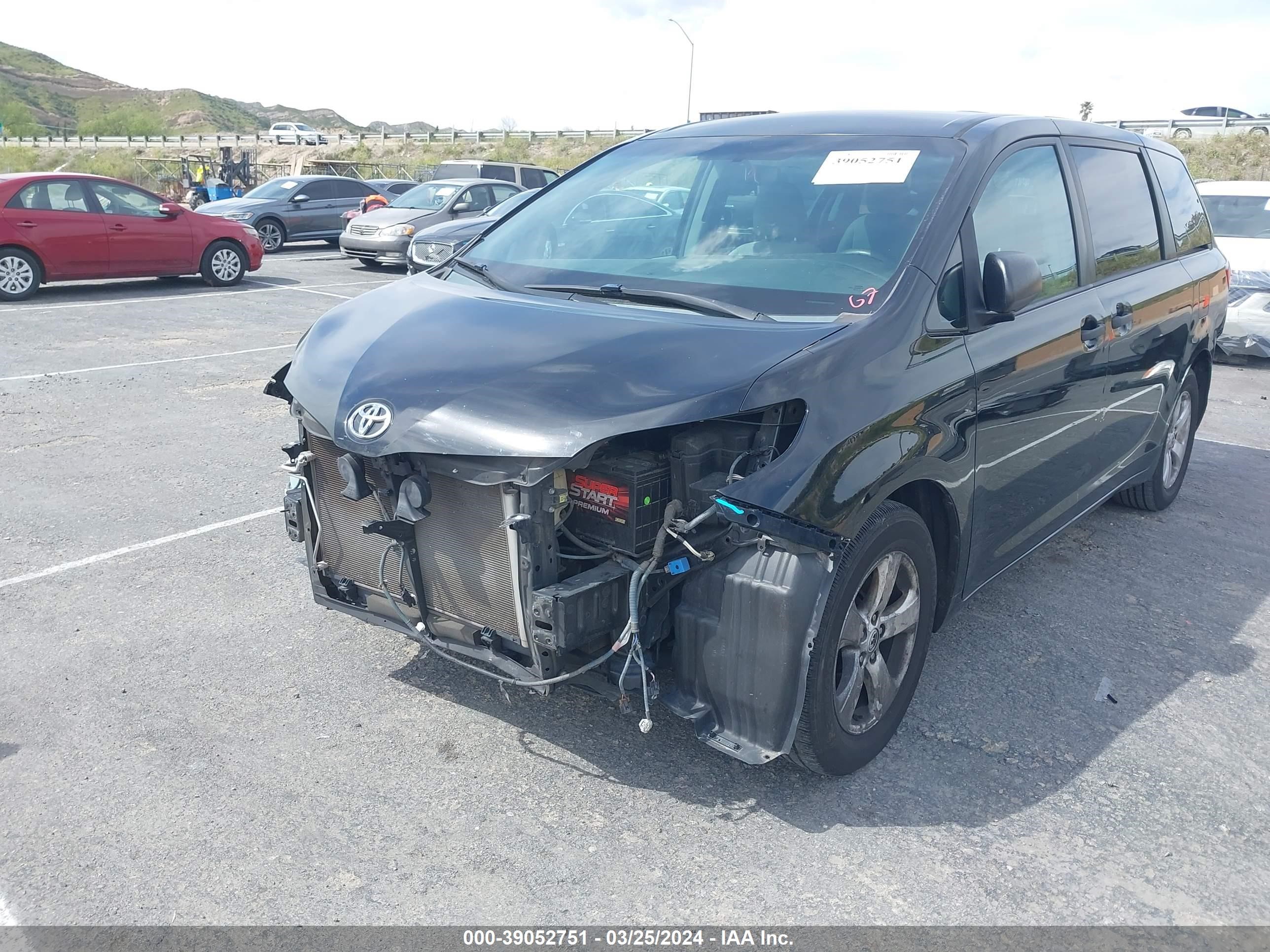 Photo 5 VIN: 5TDZK3DC9FS544297 - TOYOTA SIENNA 