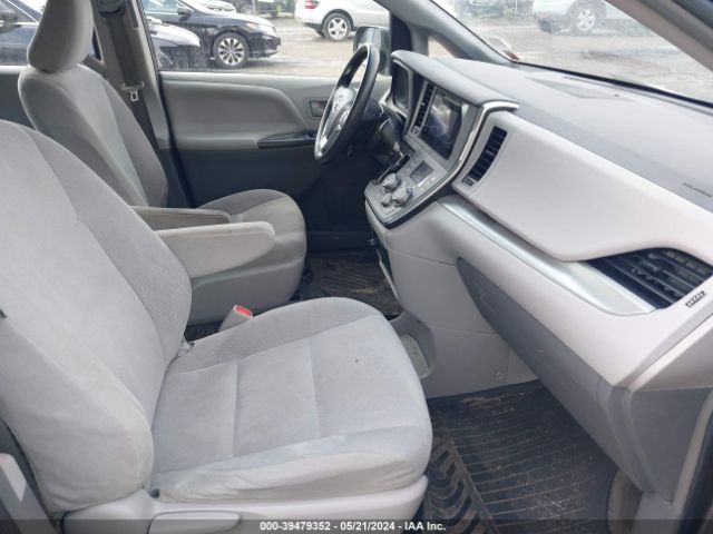 Photo 4 VIN: 5TDZK3DC9GS715132 - TOYOTA SIENNA 