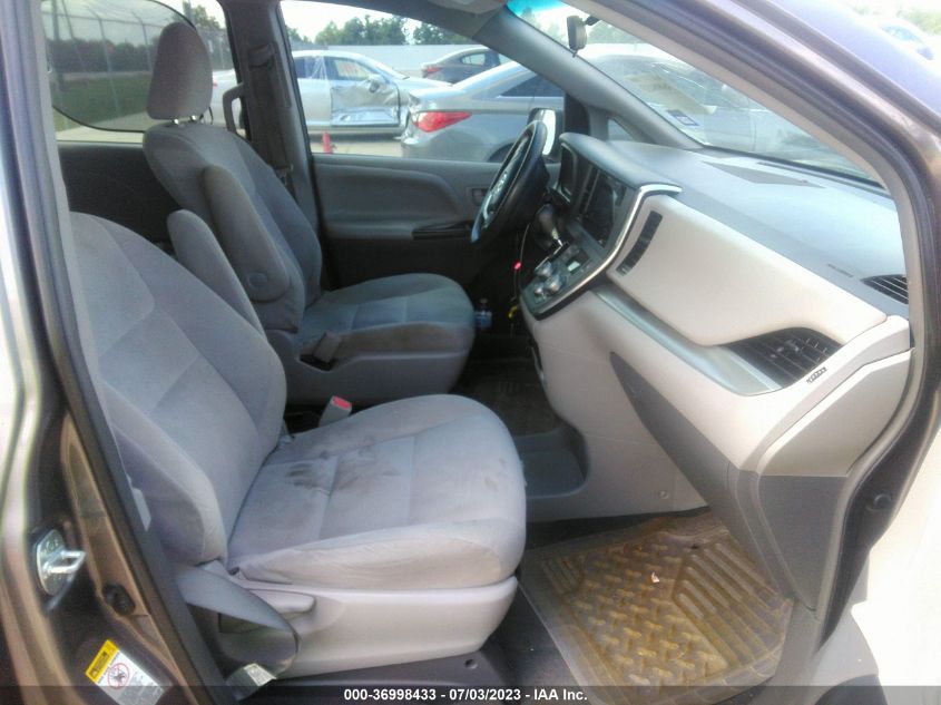 Photo 4 VIN: 5TDZK3DC9GS740032 - TOYOTA SIENNA 