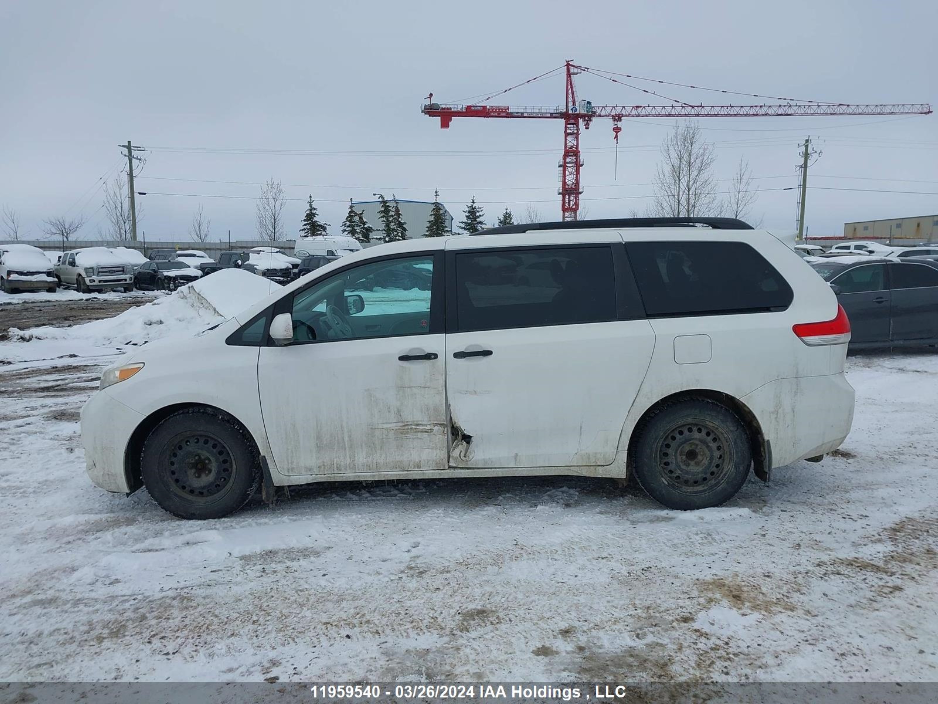 Photo 13 VIN: 5TDZK3DCXBS025320 - TOYOTA SIENNA 