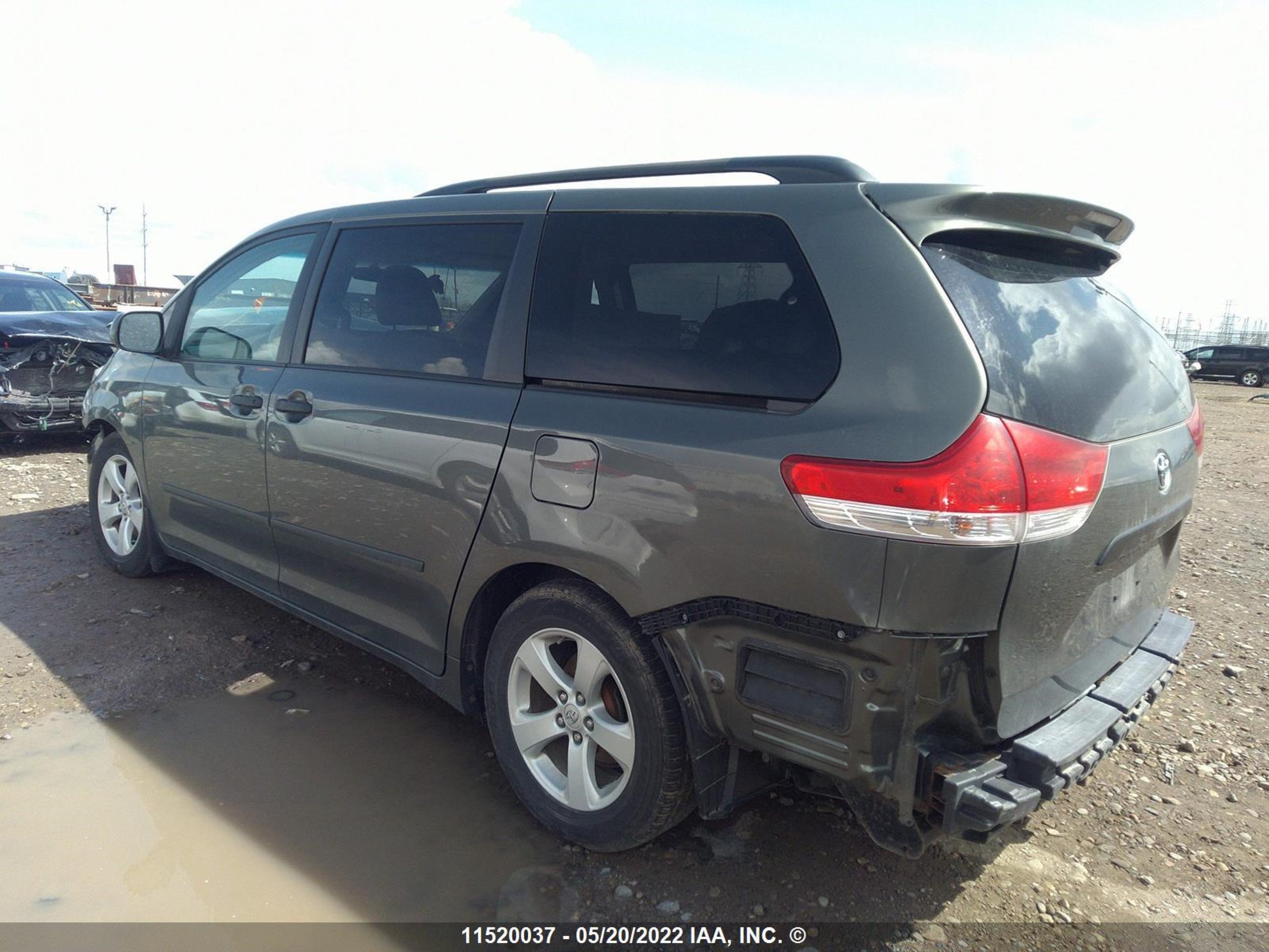 Photo 2 VIN: 5TDZK3DCXBS039783 - TOYOTA SIENNA 