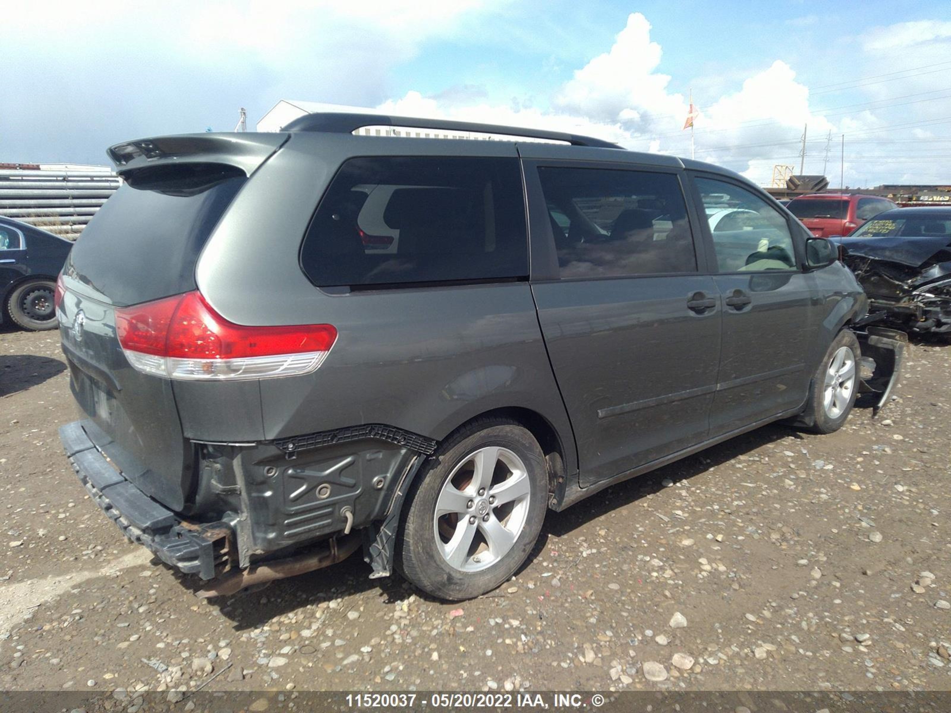 Photo 3 VIN: 5TDZK3DCXBS039783 - TOYOTA SIENNA 