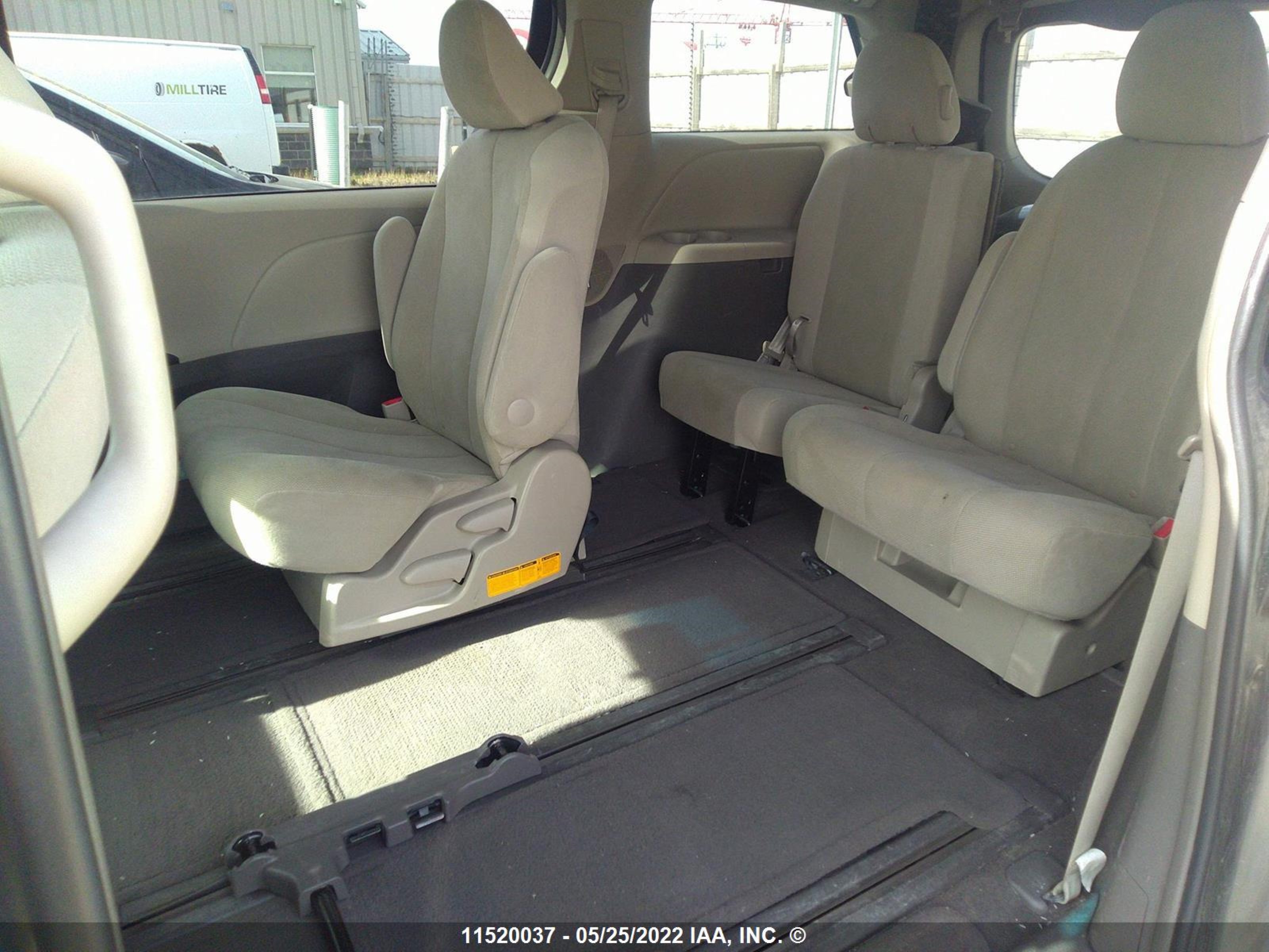 Photo 7 VIN: 5TDZK3DCXBS039783 - TOYOTA SIENNA 