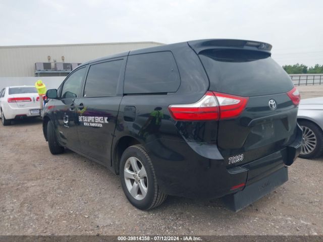 Photo 2 VIN: 5TDZK3DCXFS570293 - TOYOTA SIENNA 