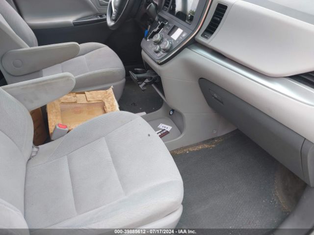 Photo 4 VIN: 5TDZK3DCXGS737057 - TOYOTA SIENNA 