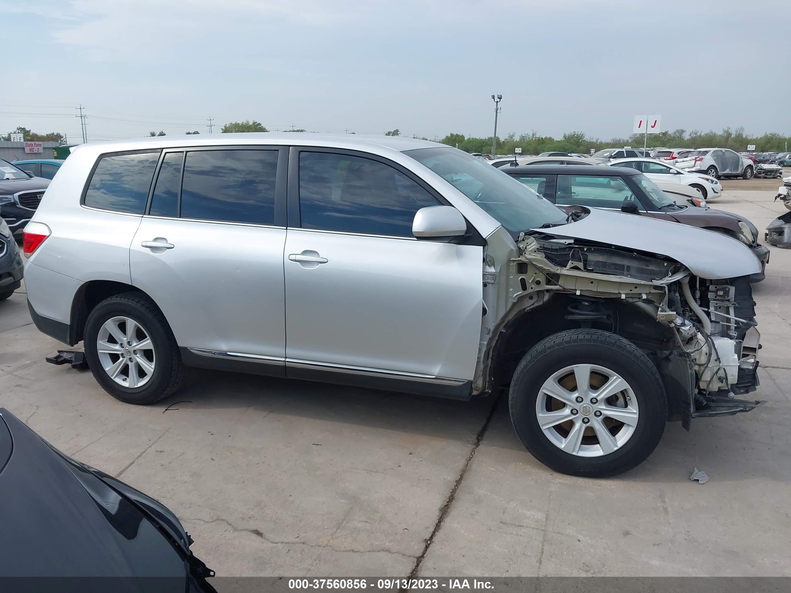 Photo 13 VIN: 5TDZK3EH0DS106047 - TOYOTA HIGHLANDER 