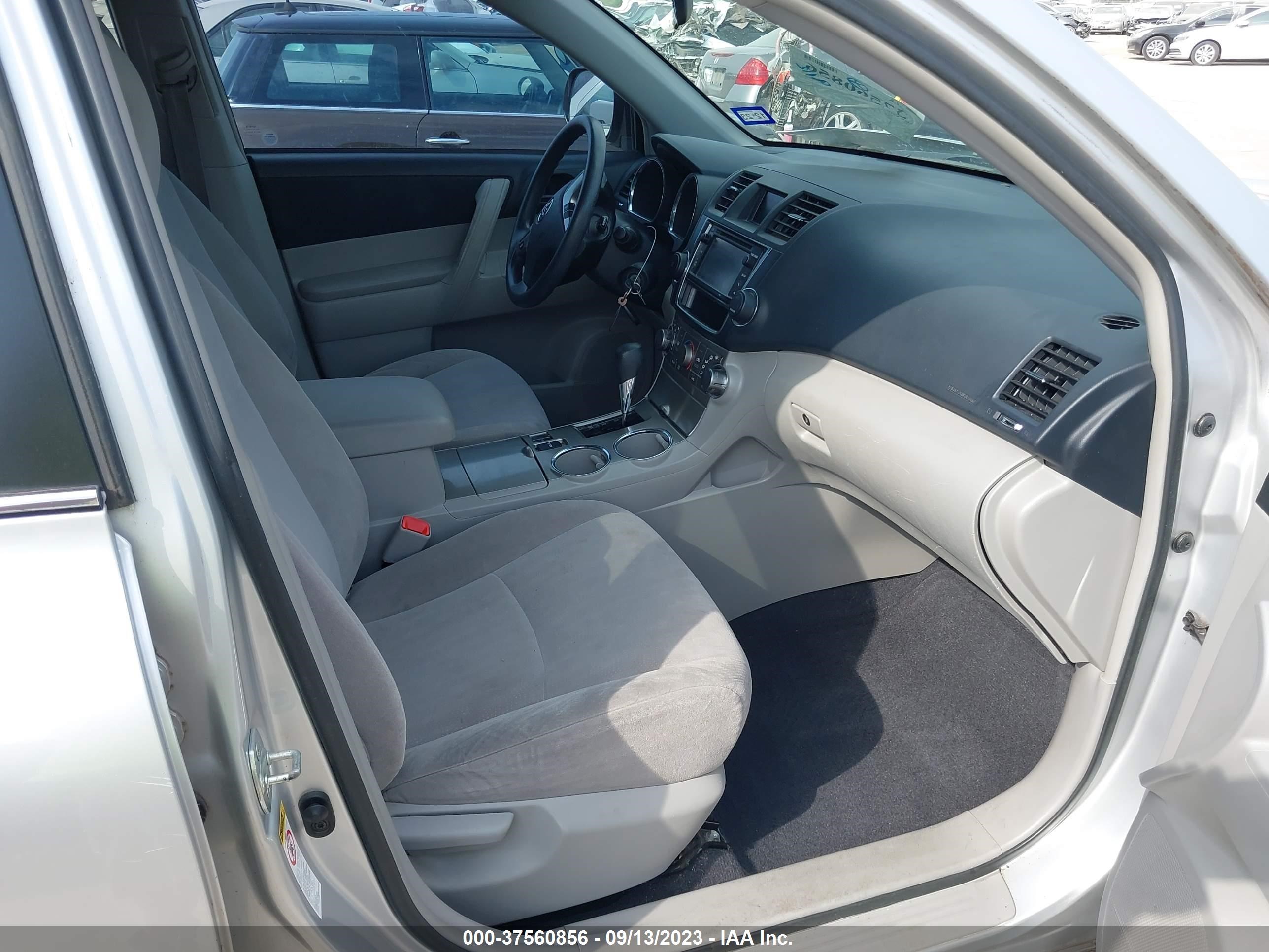 Photo 4 VIN: 5TDZK3EH0DS106047 - TOYOTA HIGHLANDER 