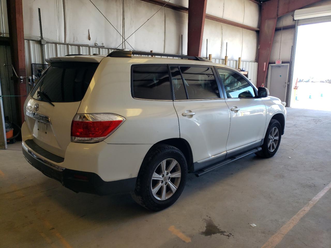 Photo 2 VIN: 5TDZK3EH1BS030562 - TOYOTA HIGHLANDER 