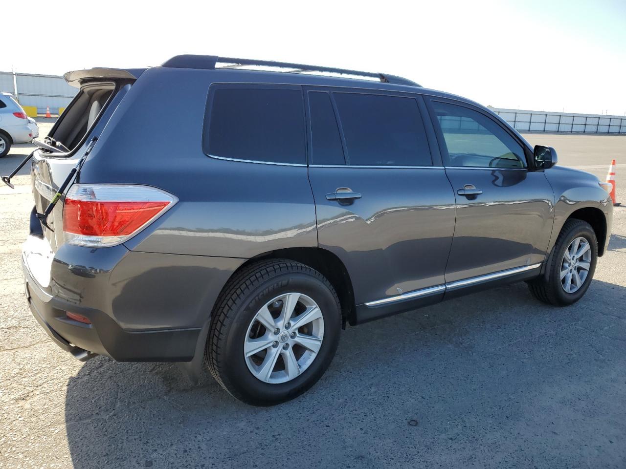 Photo 2 VIN: 5TDZK3EH2DS104770 - TOYOTA HIGHLANDER 