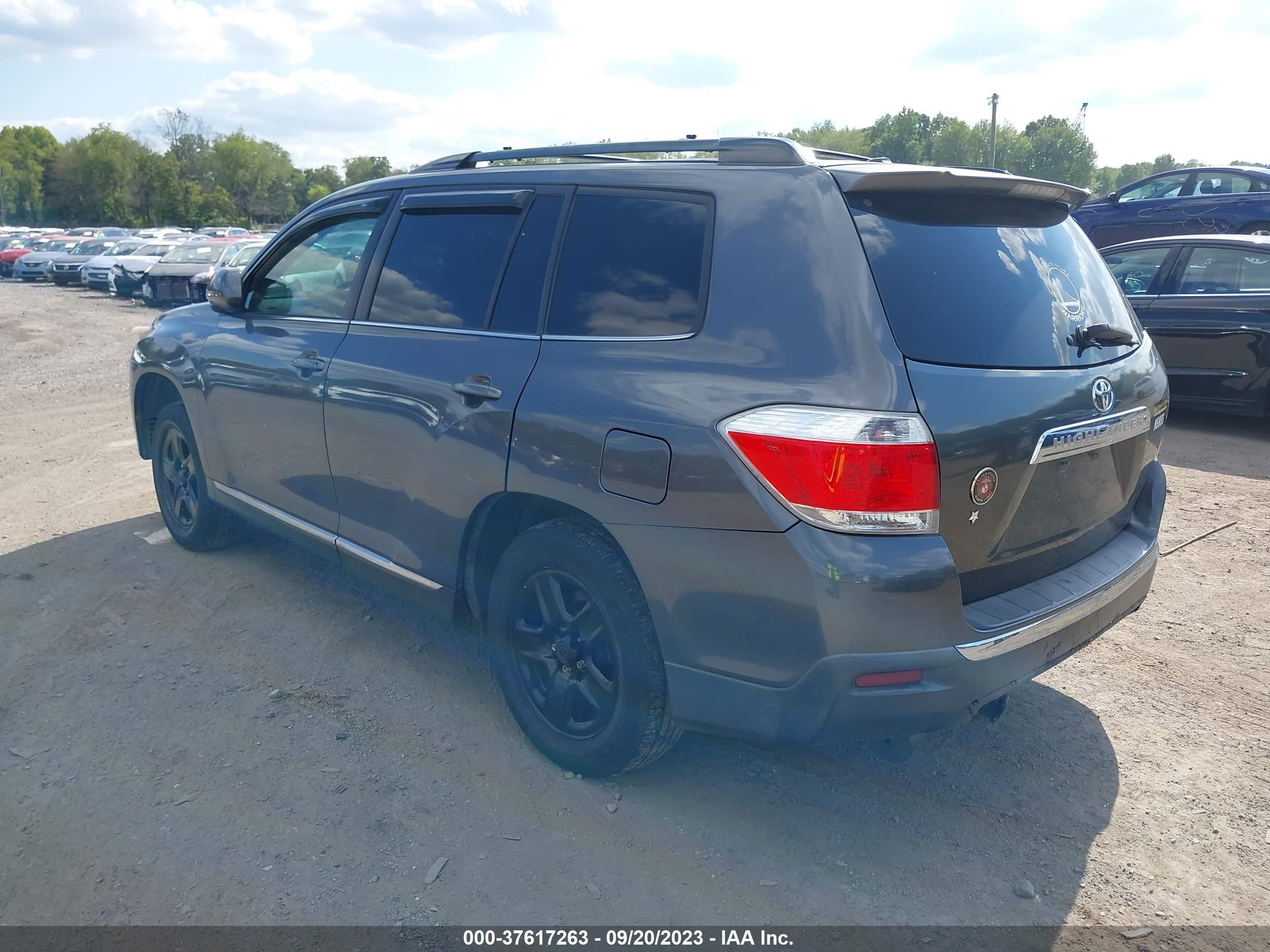 Photo 2 VIN: 5TDZK3EH3BS025184 - TOYOTA HIGHLANDER 