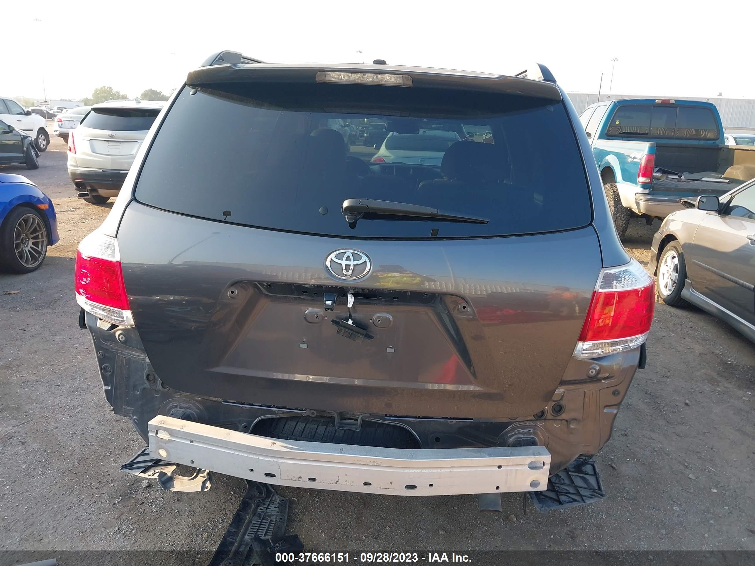 Photo 16 VIN: 5TDZK3EH6DS117344 - TOYOTA HIGHLANDER 