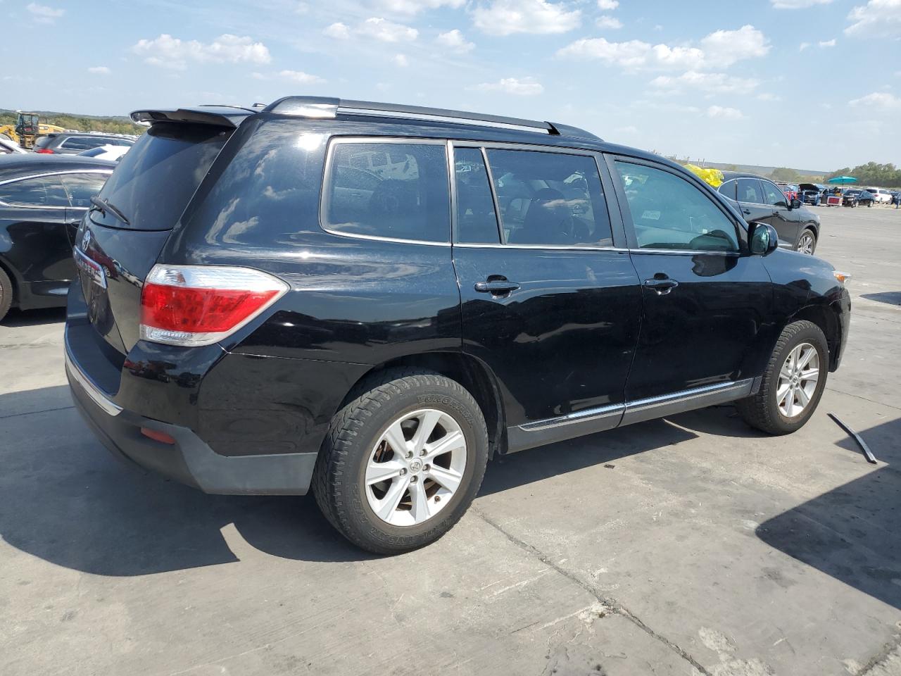 Photo 2 VIN: 5TDZK3EHXBS026140 - TOYOTA HIGHLANDER 