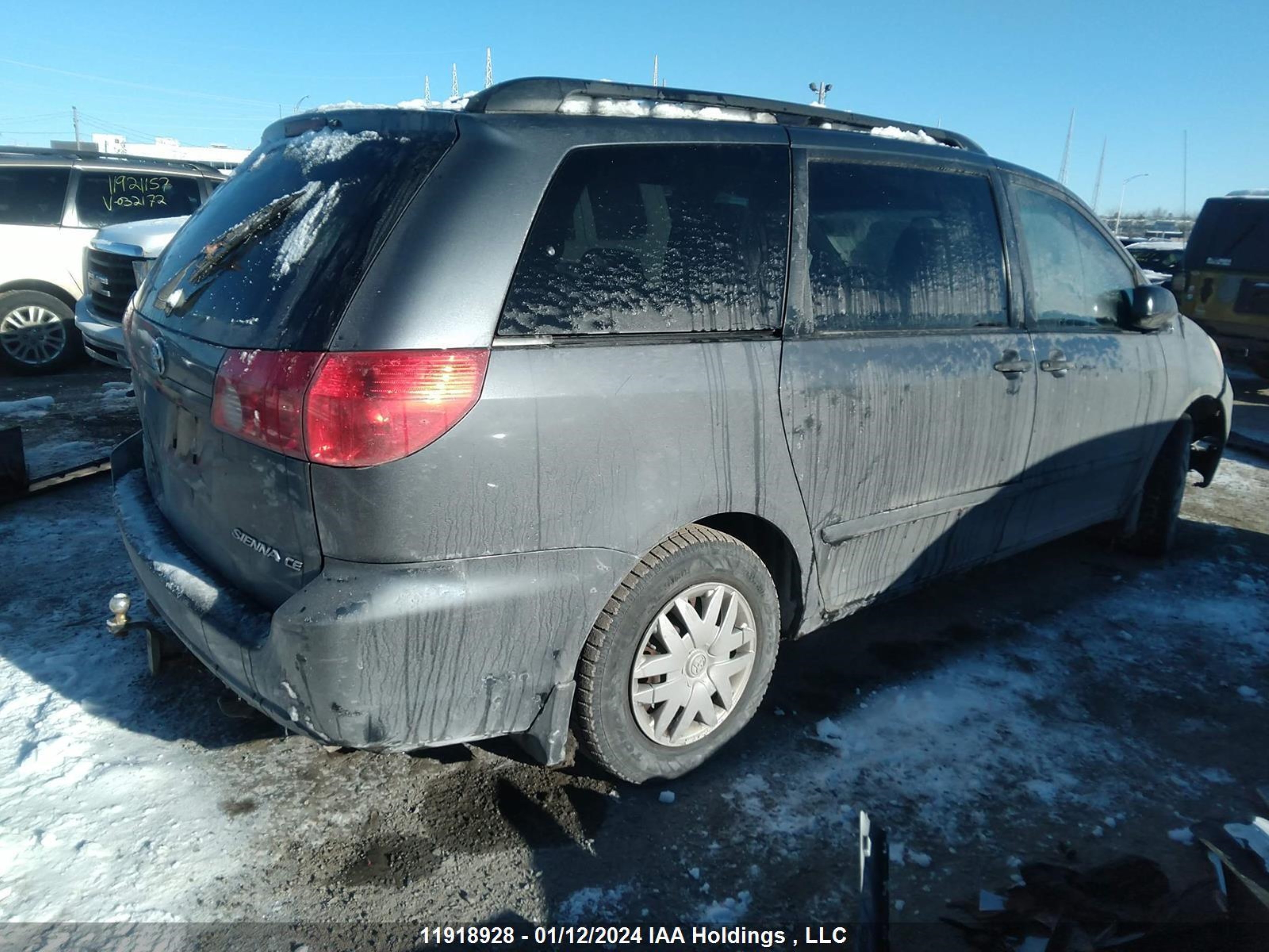 Photo 3 VIN: 5TDZK4CC4AS304591 - TOYOTA SIENNA 