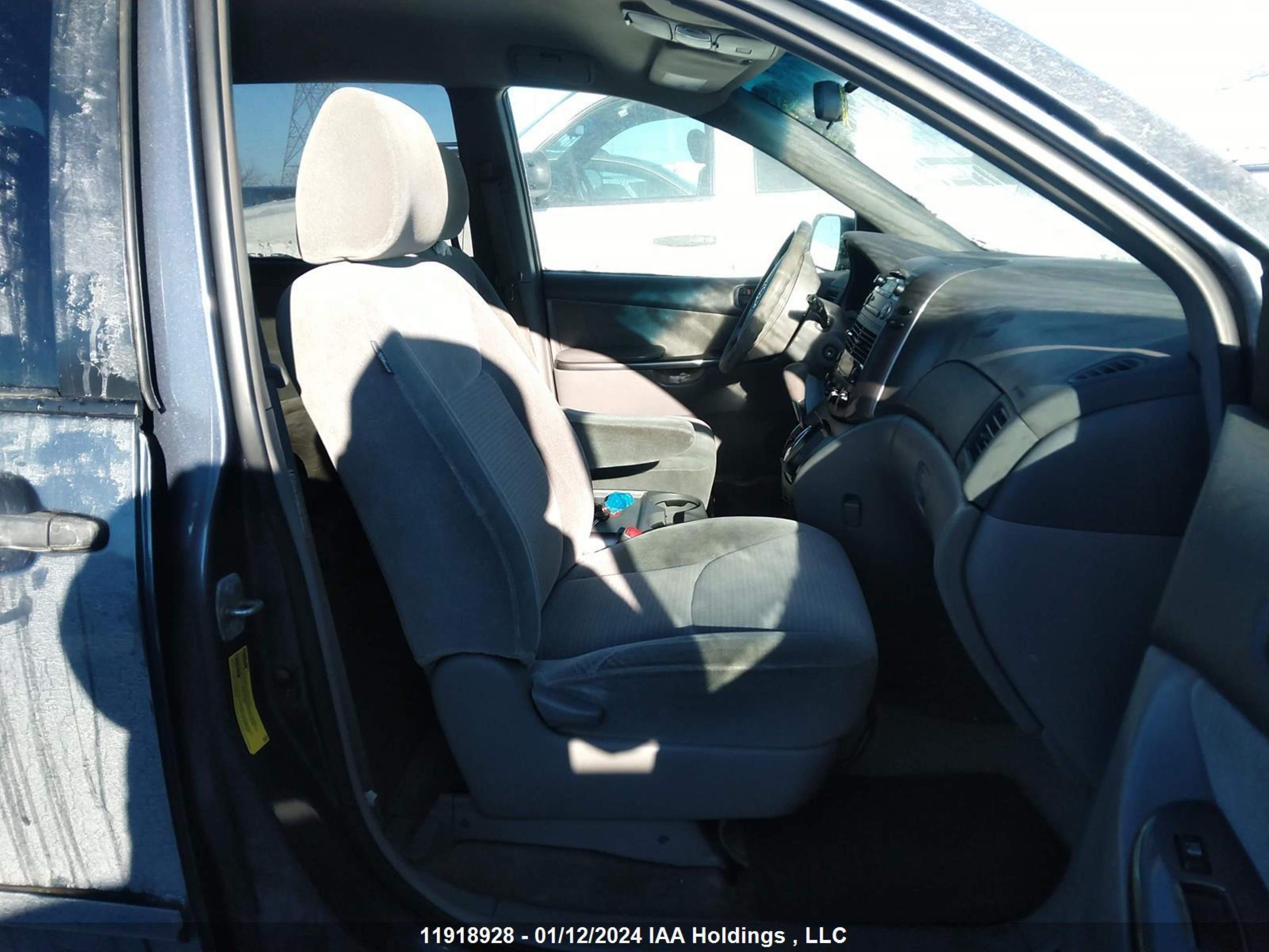 Photo 4 VIN: 5TDZK4CC4AS304591 - TOYOTA SIENNA 