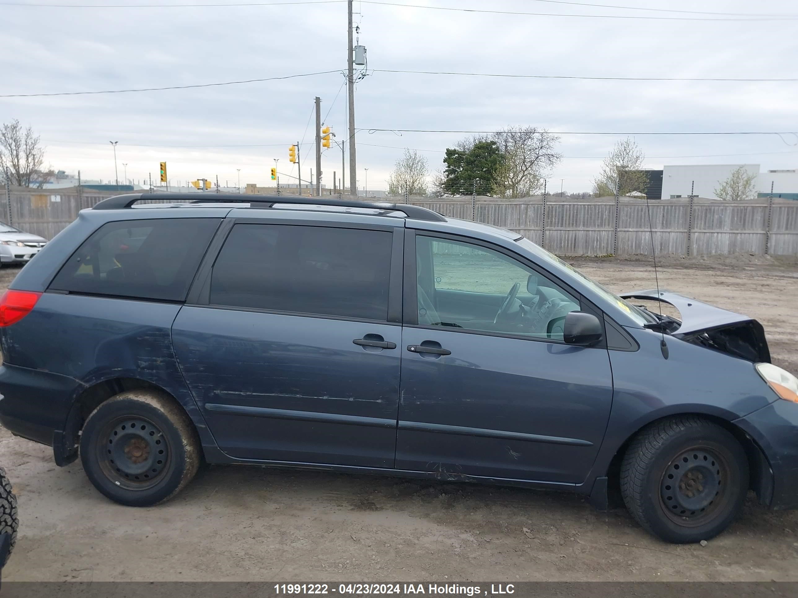 Photo 13 VIN: 5TDZK4CCXAS306040 - TOYOTA SIENNA 