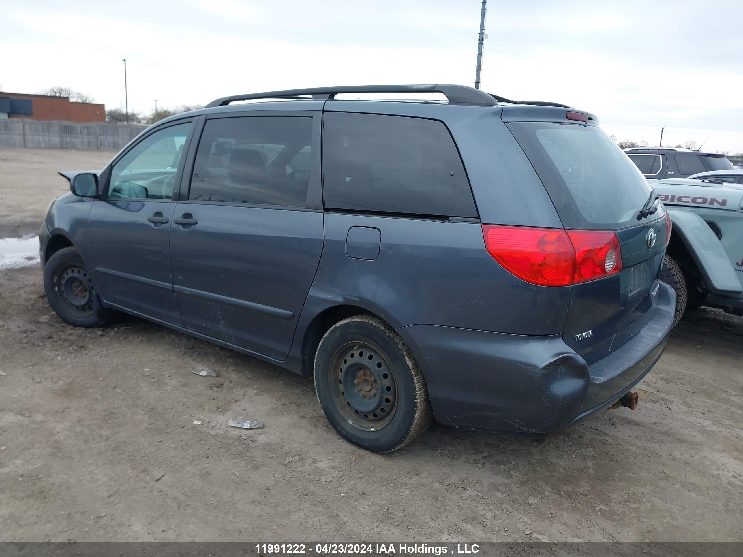 Photo 2 VIN: 5TDZK4CCXAS306040 - TOYOTA SIENNA 