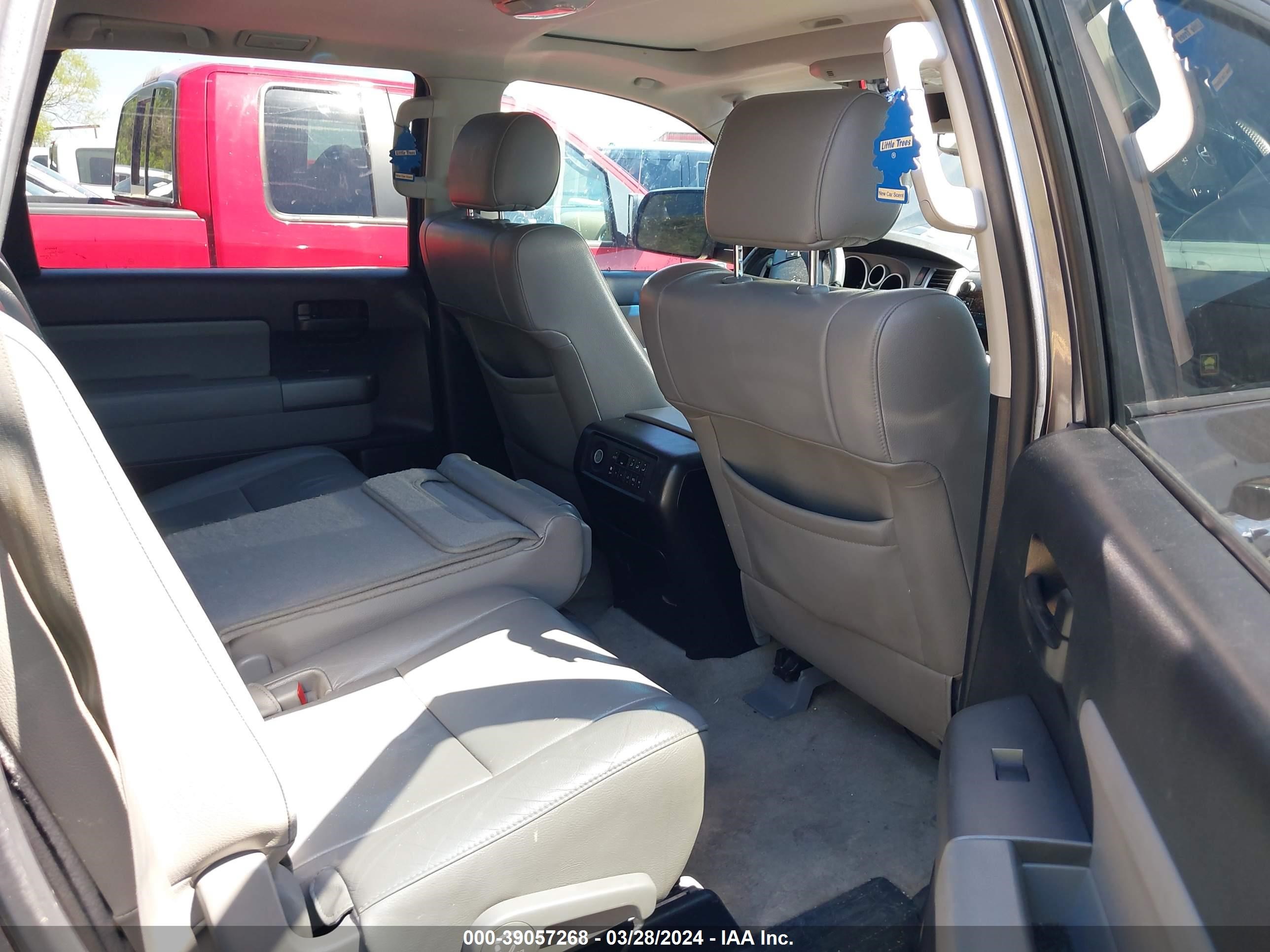 Photo 7 VIN: 5TDZM5G11BS003142 - TOYOTA SEQUOIA 