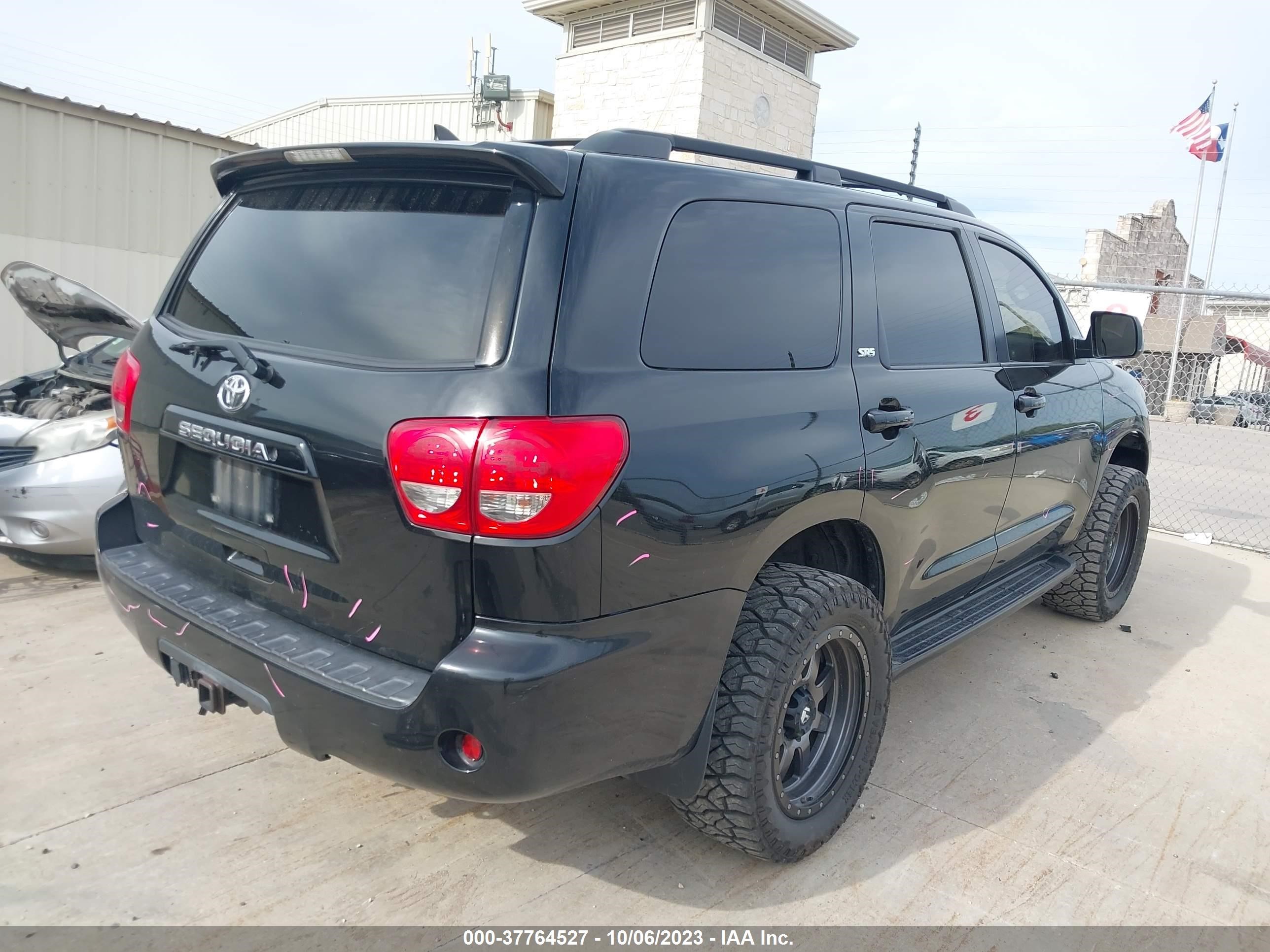 Photo 3 VIN: 5TDZM5G18AS002228 - TOYOTA SEQUOIA 