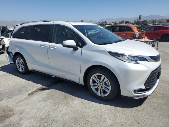 Photo 3 VIN: 5TDZRKEC1RS187559 - TOYOTA SIENNA LIM 