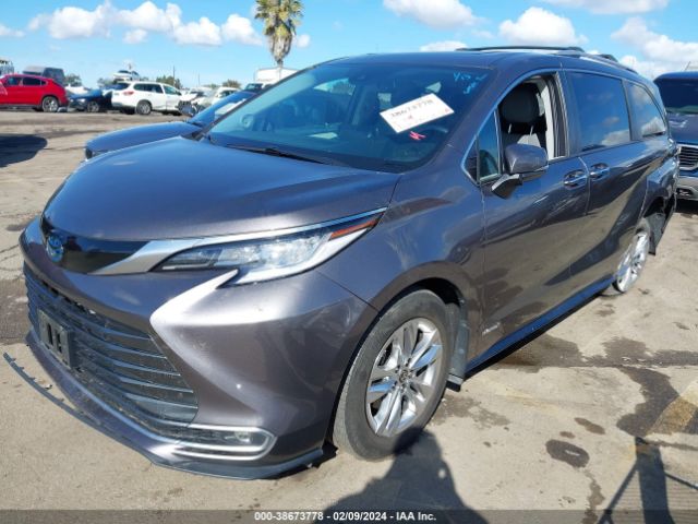 Photo 1 VIN: 5TDZRKEC2MS042801 - TOYOTA SIENNA 