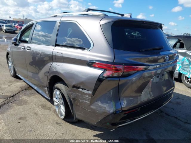 Photo 2 VIN: 5TDZRKEC2MS042801 - TOYOTA SIENNA 