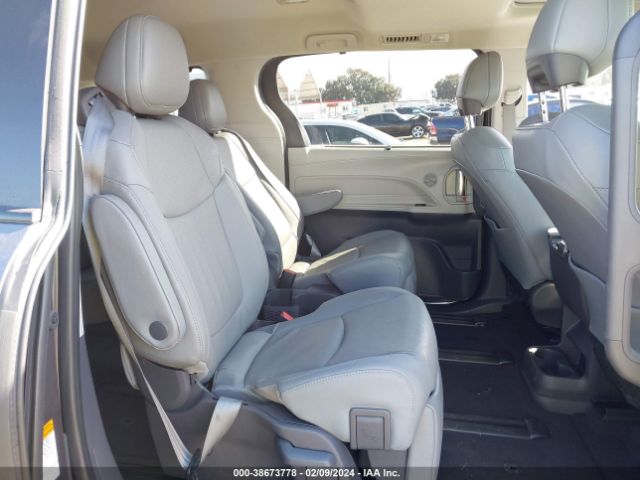 Photo 7 VIN: 5TDZRKEC2MS042801 - TOYOTA SIENNA 