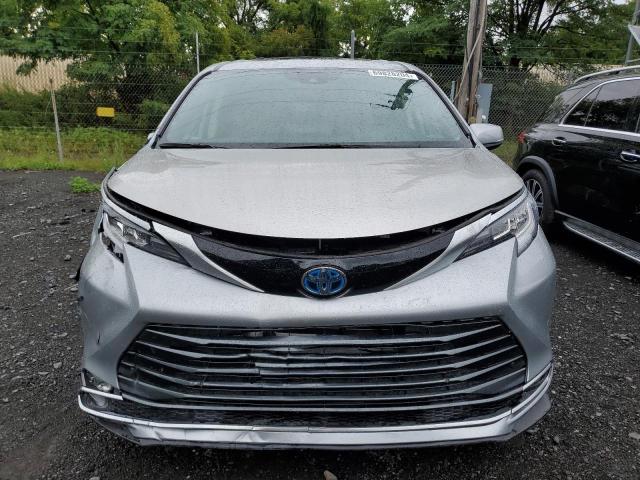 Photo 4 VIN: 5TDZRKEC4PS179873 - TOYOTA SIENNA LIM 