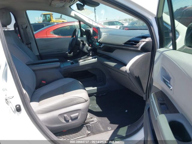 Photo 4 VIN: 5TDZRKEC5MS003166 - TOYOTA SIENNA 