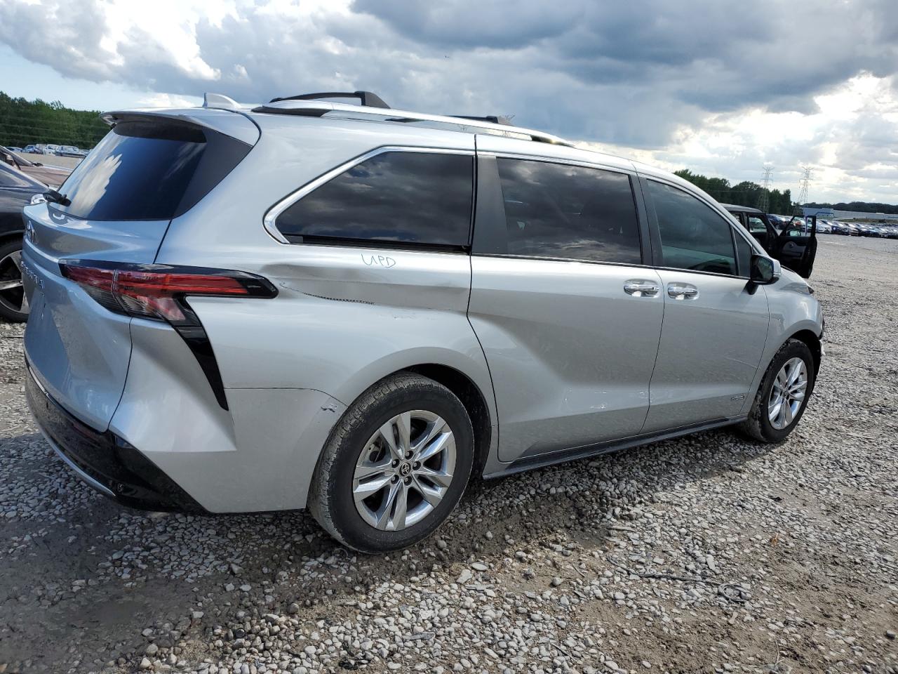 Photo 2 VIN: 5TDZRKEC5MS030934 - TOYOTA SIENNA 