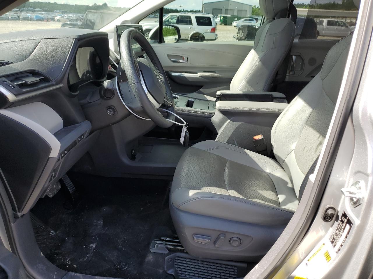 Photo 6 VIN: 5TDZRKEC5MS030934 - TOYOTA SIENNA 