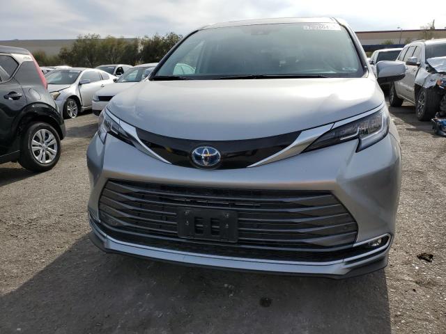 Photo 4 VIN: 5TDZRKEC6NS098757 - TOYOTA SIENNA LIM 