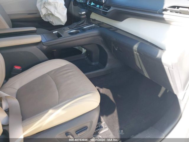 Photo 4 VIN: 5TDZRKEC6NS104153 - TOYOTA SIENNA 