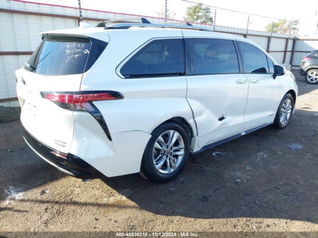 Photo 3 VIN: 5TDZRKEC7MS038159 - TOYOTA SIENNA 