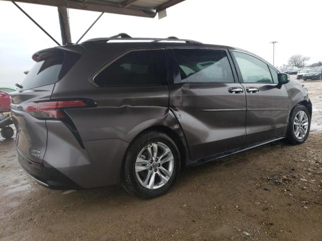 Photo 2 VIN: 5TDZRKEC7NS120524 - TOYOTA SIENNA 