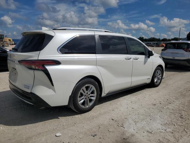 Photo 2 VIN: 5TDZRKEC8MS042379 - TOYOTA SIENNA LIM 