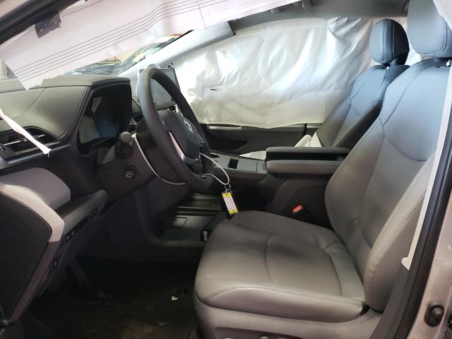 Photo 4 VIN: 5TDZRKEC9MS017684 - TOYOTA SIENNA LIM 