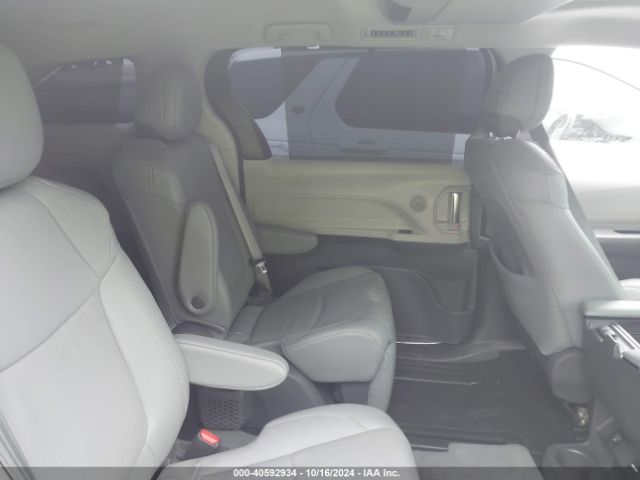 Photo 7 VIN: 5TDZRKEC9MS061314 - TOYOTA SIENNA 