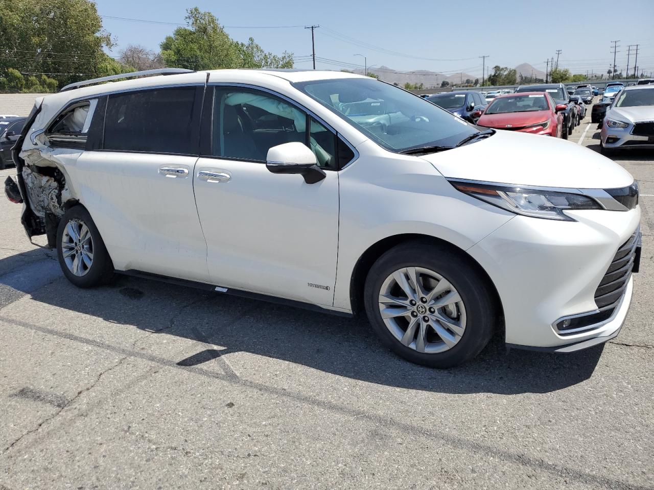 Photo 3 VIN: 5TDZRKECXMS042884 - TOYOTA SIENNA 