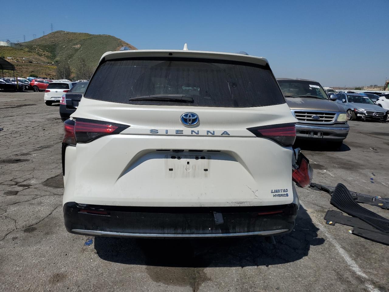 Photo 5 VIN: 5TDZRKECXMS042884 - TOYOTA SIENNA 