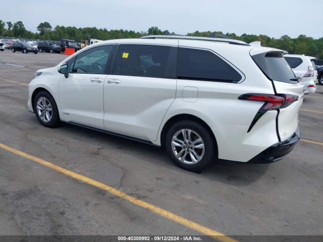 Photo 2 VIN: 5TDZRKECXMS044022 - TOYOTA SIENNA 