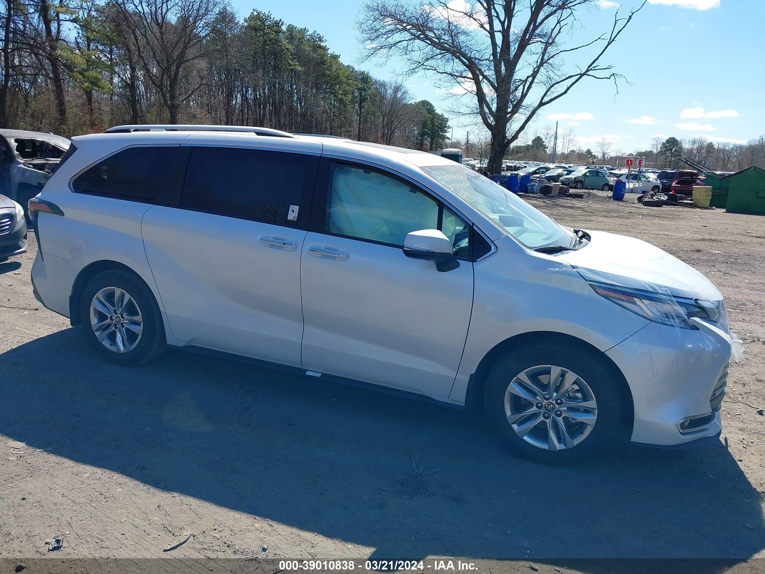 Photo 12 VIN: 5TDZSKFC1RS114453 - TOYOTA SIENNA 