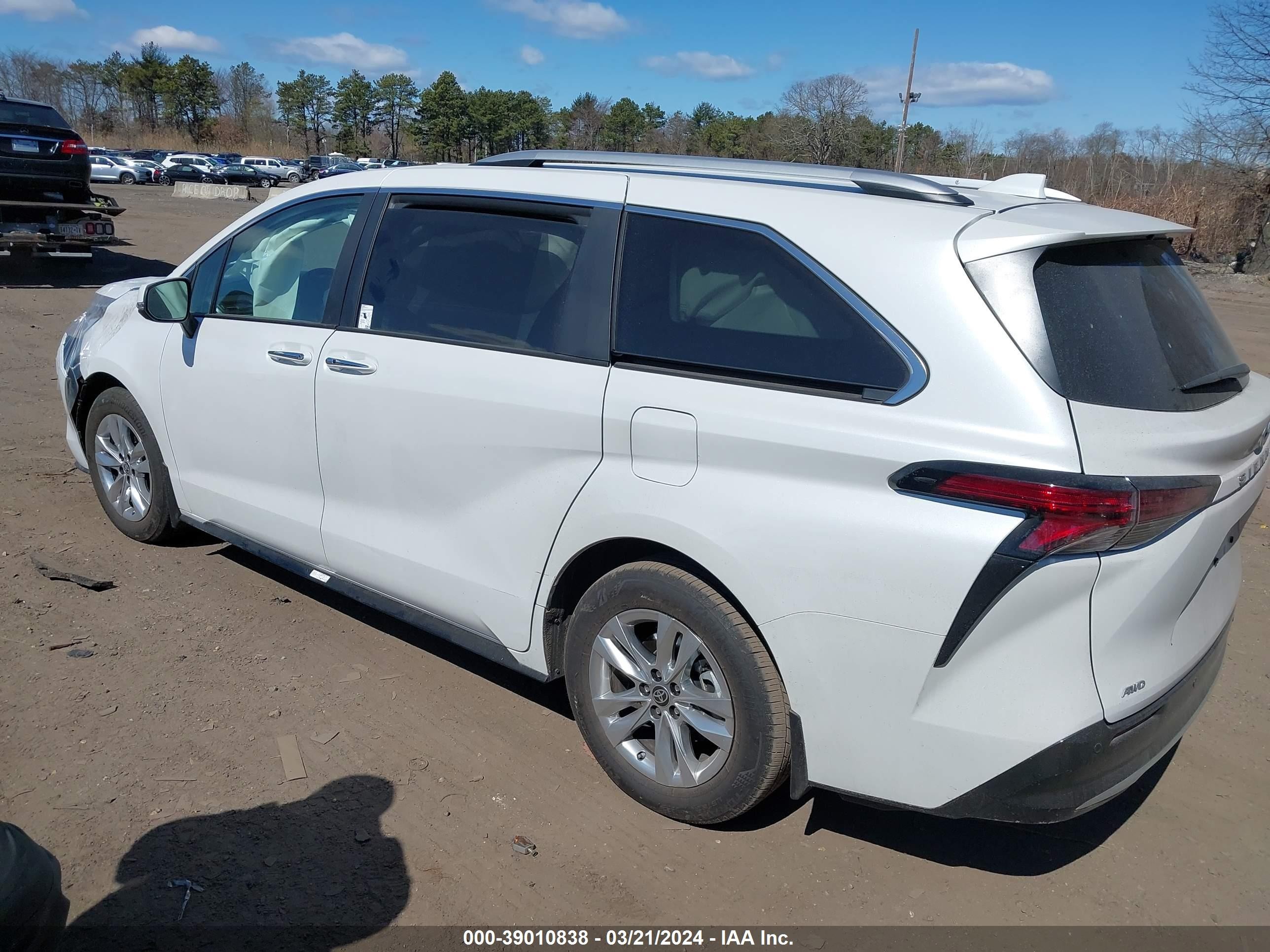 Photo 13 VIN: 5TDZSKFC1RS114453 - TOYOTA SIENNA 